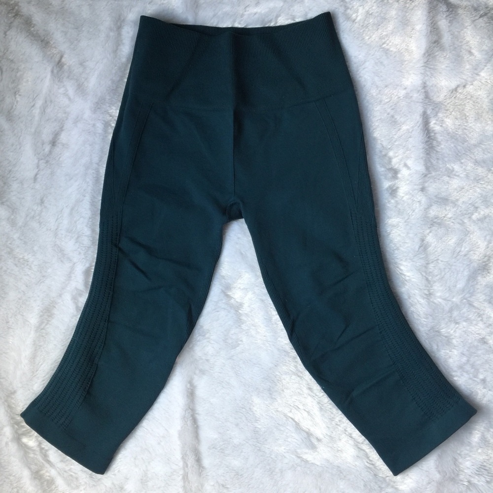 NEW Lululemon Flow & Go Crop